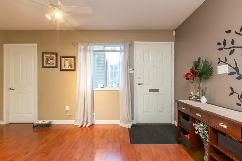 102 15541 87A AVENUE - photo 3 of 36