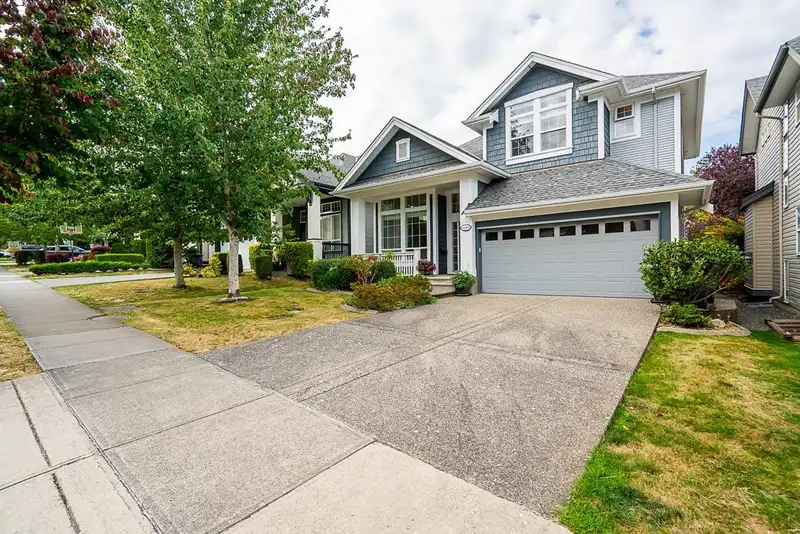 14905 59 AVENUE - photo 2 of 30
