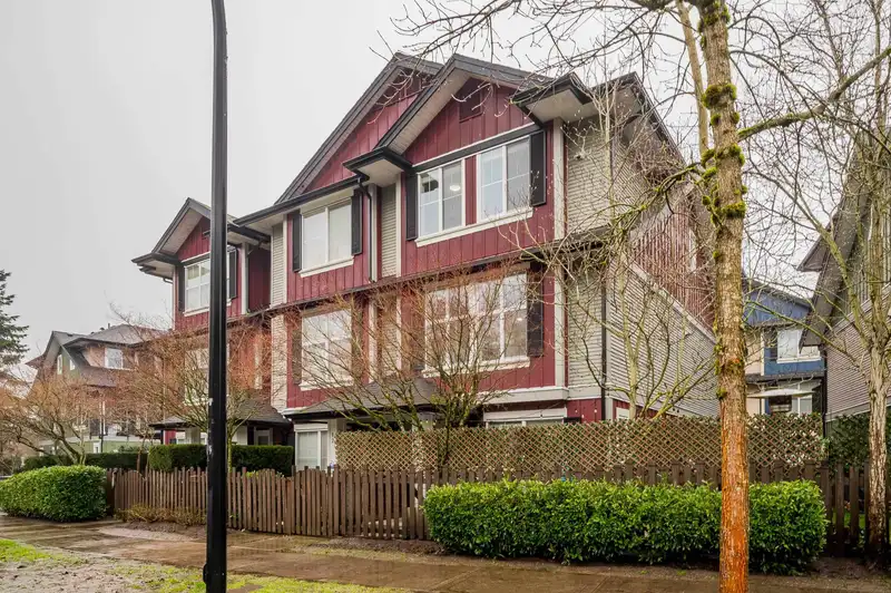 13 18211 70TH AVENUE - photo 4 of 38