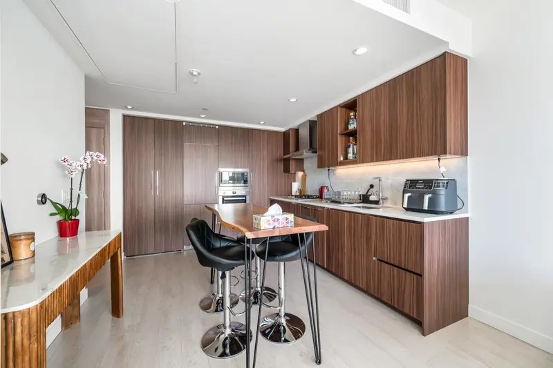 3201 4720 LOUGHEED HIGHWAY - photo 2 of 25