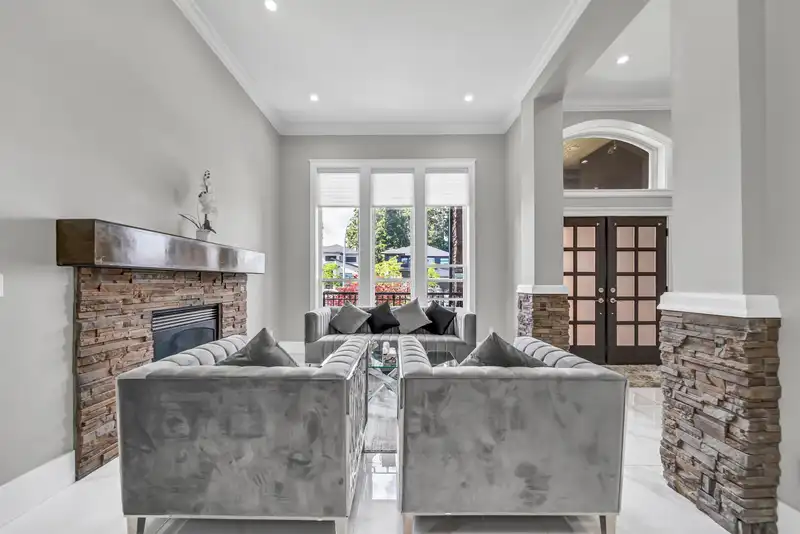 16206 96B AVENUE - photo 4 of 39
