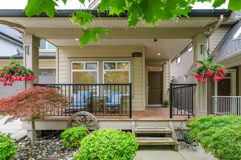 17910 70A AVENUE - photo 3 of 40