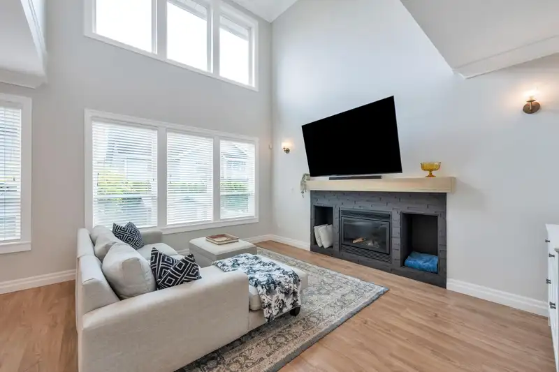 17910 70A AVENUE - photo 4 of 40