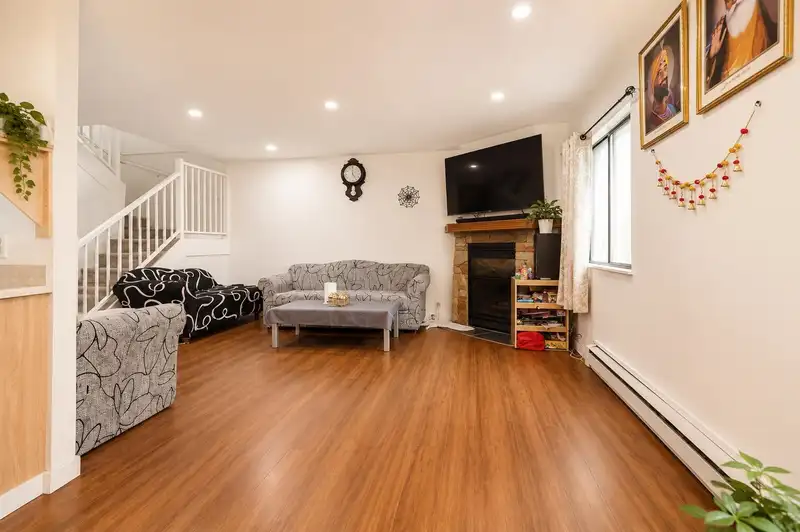 208 7144 133B STREET - photo 2 of 18