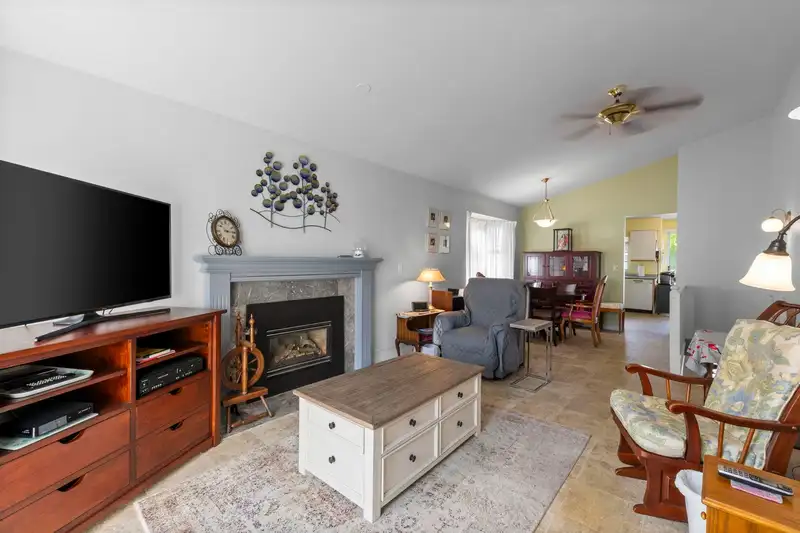 6 13970 72 AVENUE - photo 2 of 40