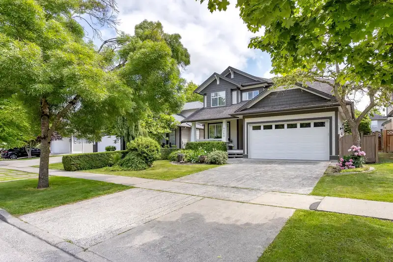 6260 167A STREET - photo 1 of 40