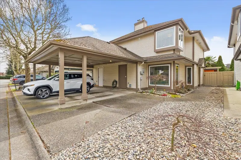 32 4756 62 STREET - photo 2 of 25