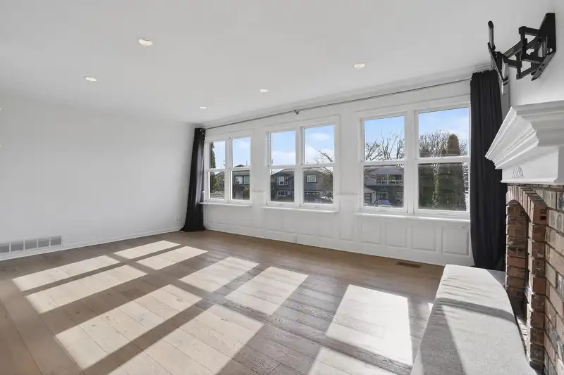 19529 60A AVENUE - photo 2 of 20