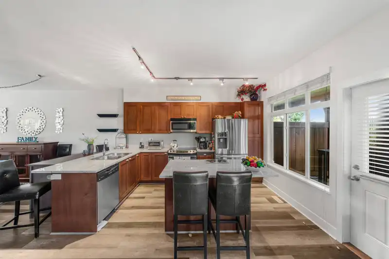 13 19478 65 AVENUE - photo 4 of 31