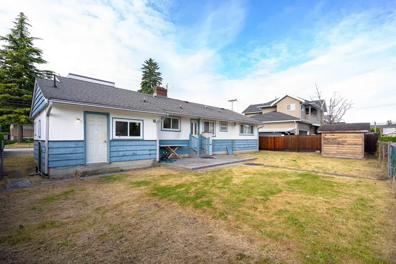 4064 BURKE STREET - photo 3 of 3