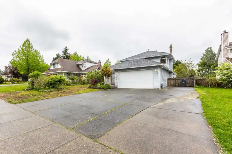 5979 135 STREET - photo 3 of 40