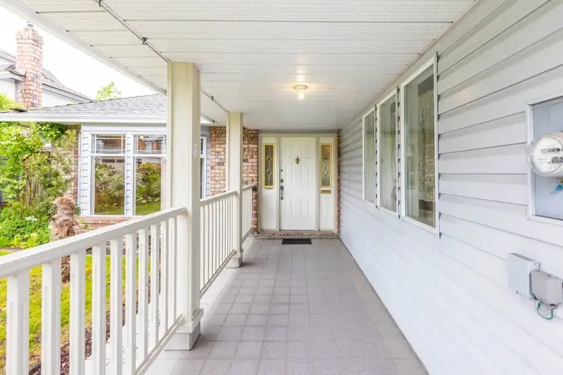 5979 135 STREET - photo 4 of 40