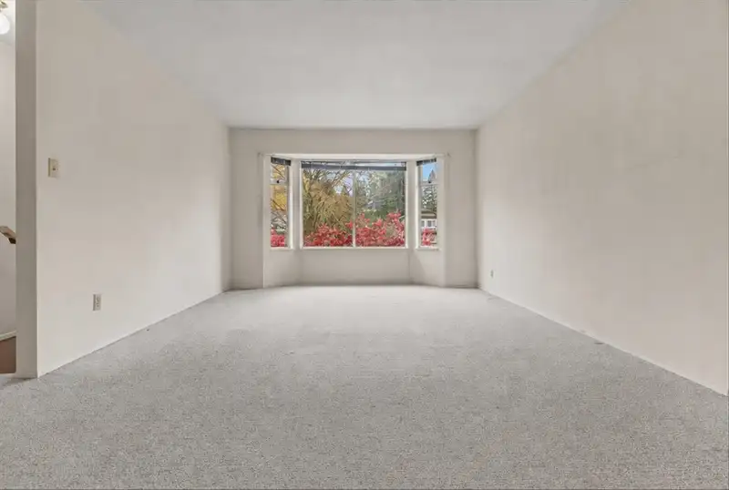 15643 98 AVENUE - photo 4 of 25