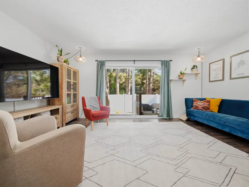 5 300 DECAIRE STREET - photo 4 of 21