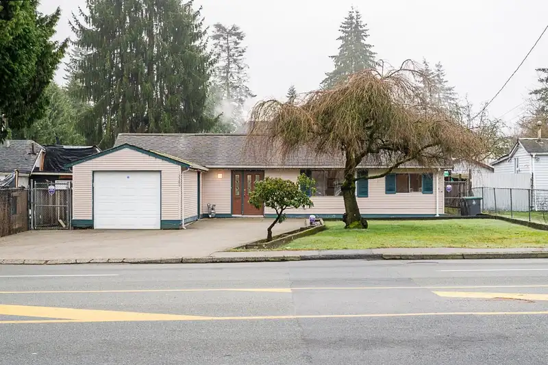 13360 96 AVENUE - photo 1 of 30