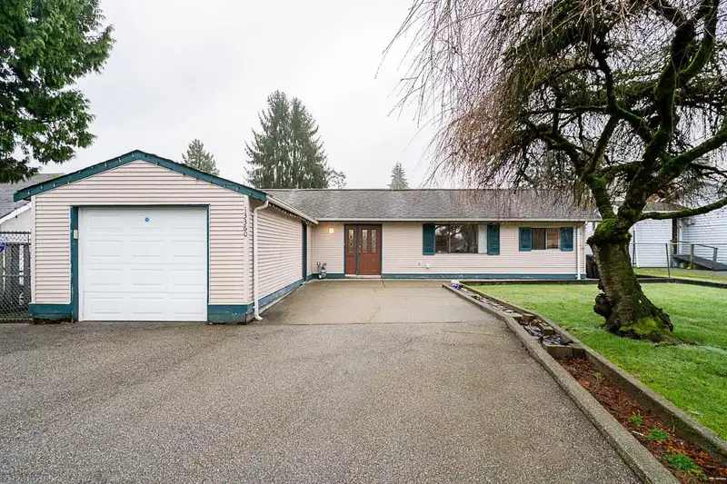 13360 96 AVENUE - photo 2 of 30