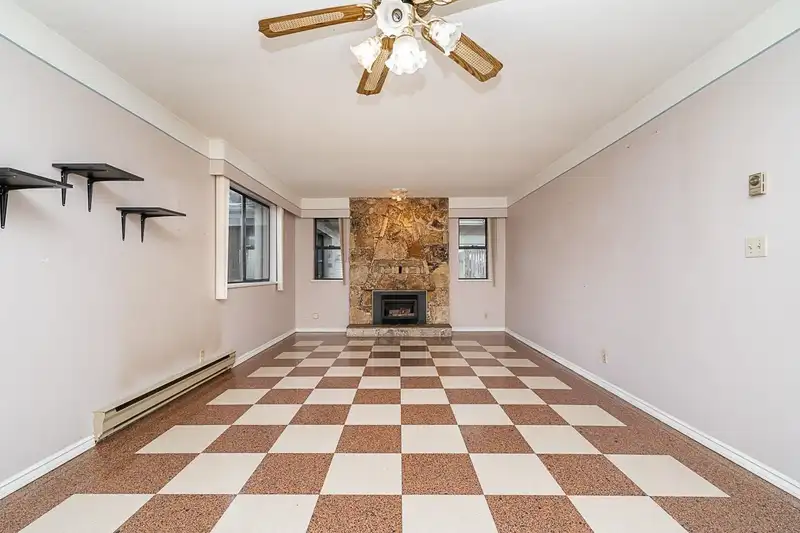13360 96 AVENUE - photo 4 of 30