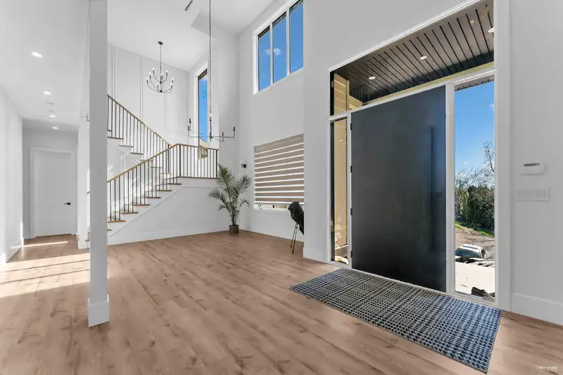 18337 55A AVENUE - photo 3 of 40