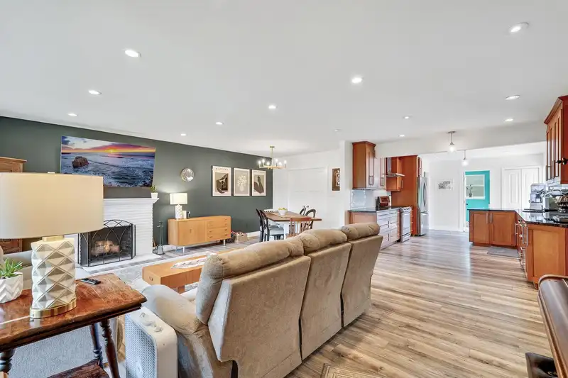 14750 110A AVENUE - photo 3 of 30
