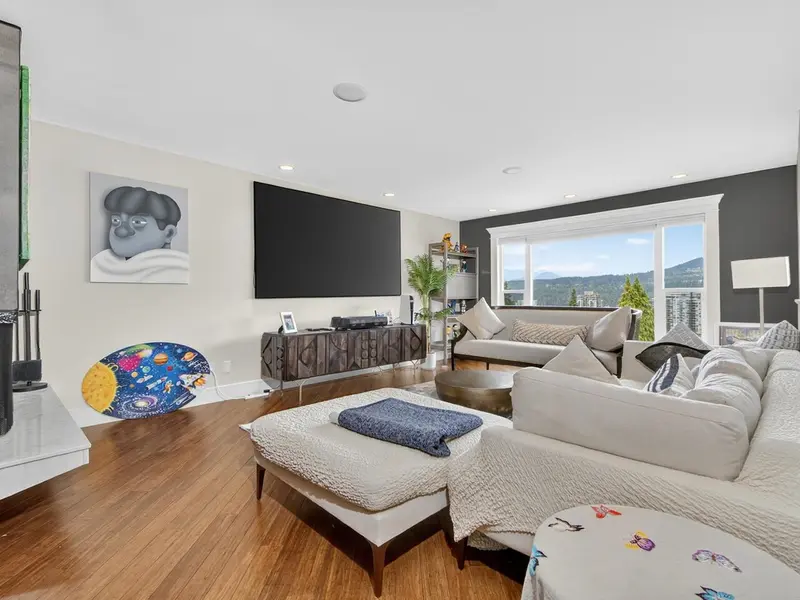 1052 CORONA CRESCENT - photo 3 of 25