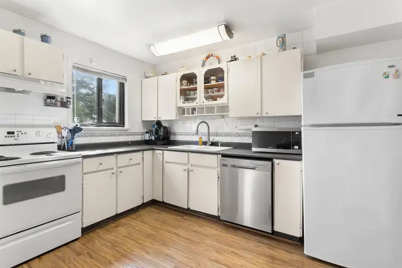 45 6633 138 STREET - photo 4 of 35