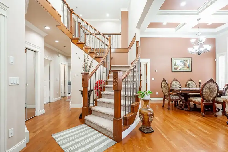 15746 84 AVENUE - photo 4 of 39