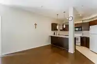 301 10499 UNIVERSITY DRIVE - thumbnail 3