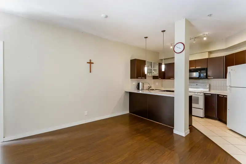 301 10499 UNIVERSITY DRIVE - photo 3 of 22
