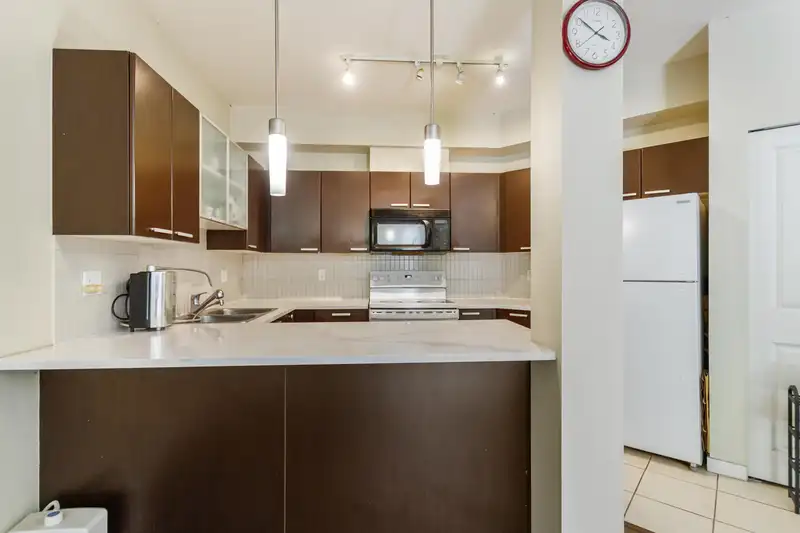 301 10499 UNIVERSITY DRIVE - photo 4 of 22
