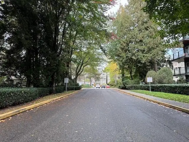 411 13501 96 AVENUE - photo 1 of 23