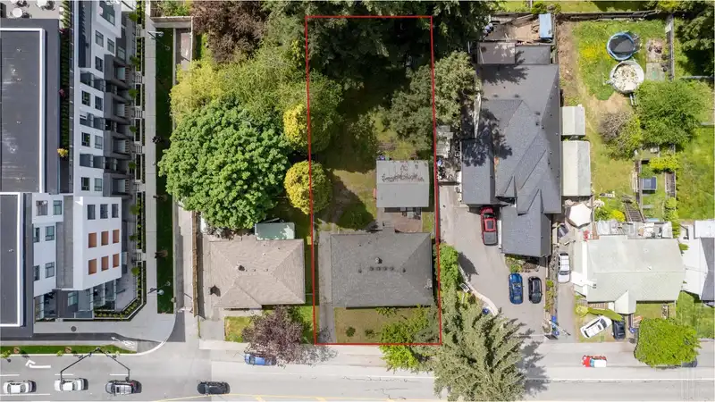 10857 140 STREET - photo 2 of 40