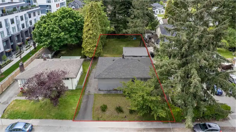 10857 140 STREET - photo 4 of 40
