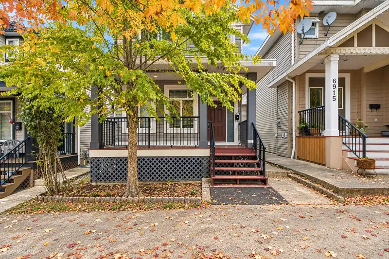 6911 144A STREET - photo 2 of 25