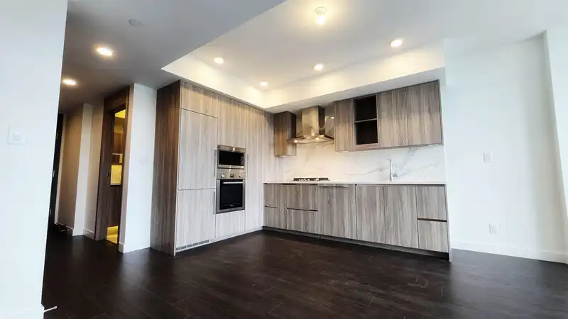 1904 13768 100 AVENUE - photo 1 of 24