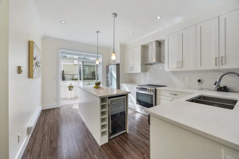 64 13670 62 AVENUE - photo 2 of 25