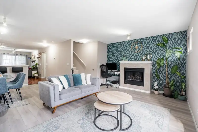 159 12040 68 AVENUE - photo 2 of 21