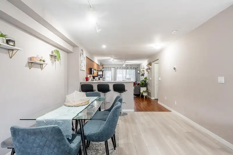 159 12040 68 AVENUE - photo 3 of 21