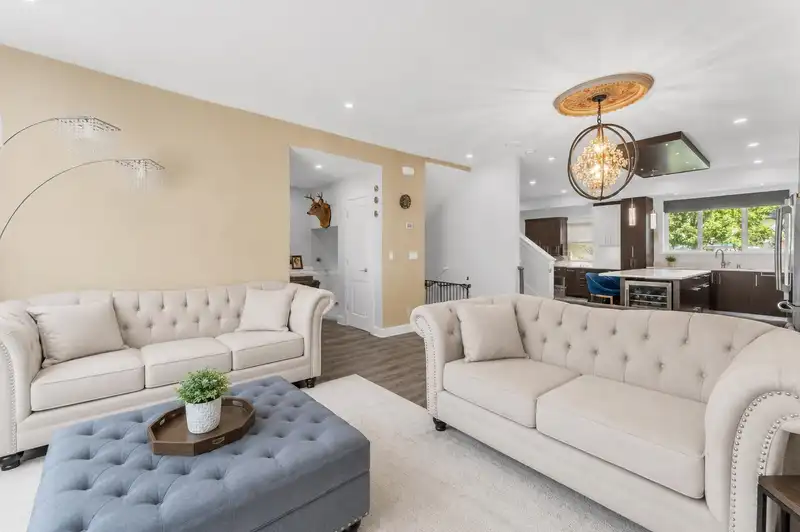 37 15177 60 AVENUE - photo 3 of 19