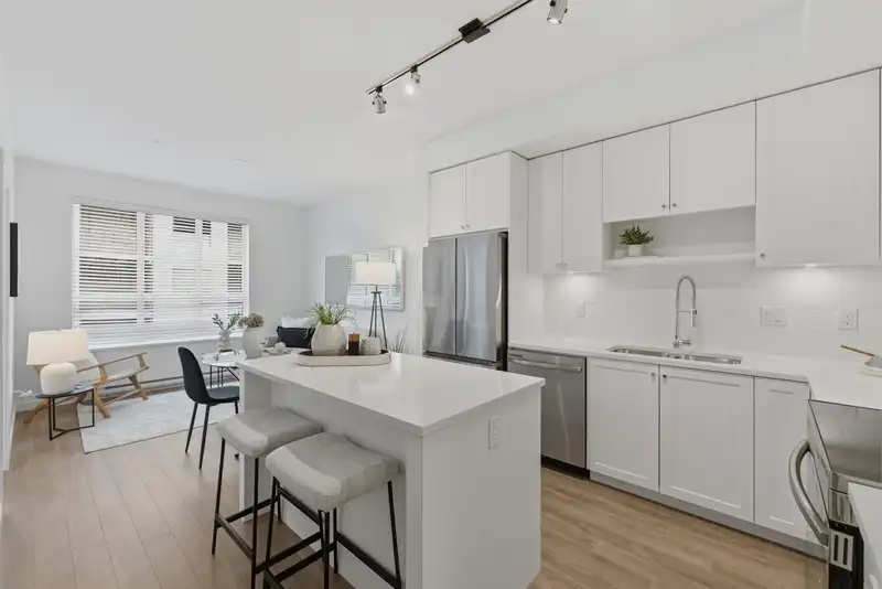 309 15733 85 AVENUE - photo 1 of 27