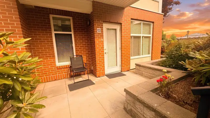 122 15956 86A AVENUE - photo 2 of 15