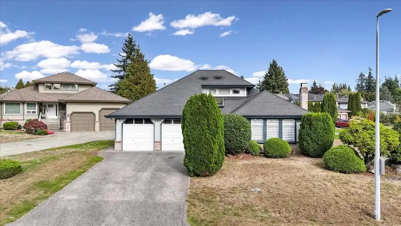 10552 WOODGLEN CLOSE - photo 1 of 34