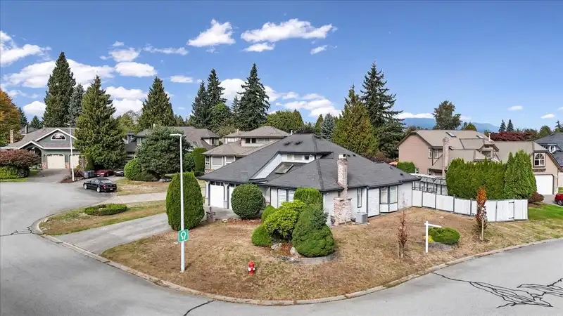 10552 WOODGLEN CLOSE - photo 2 of 34