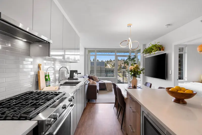 803 258 NELSON'S COURT - photo 4 of 25