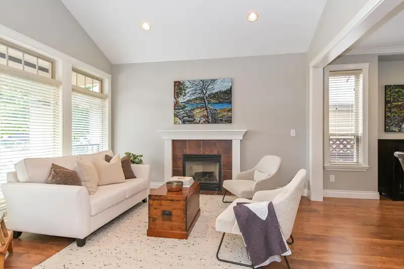 6349 165A STREET - photo 2 of 40
