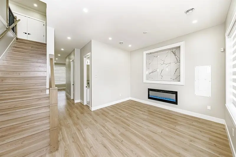 14711 62A AVENUE - photo 2 of 14