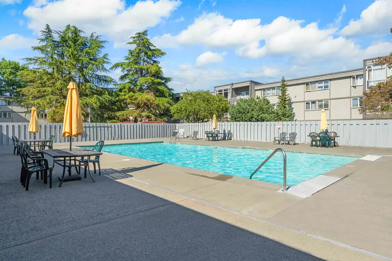 312 3451 SPRINGFIELD DRIVE - photo 2 of 25