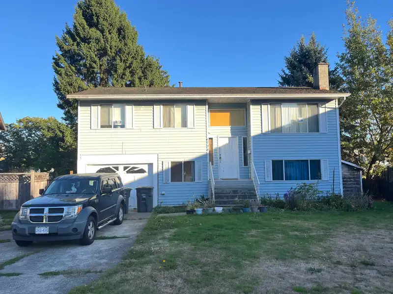 6728 134A STREET - photo 2 of 14