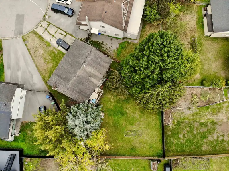 6728 134A STREET - photo 3 of 14