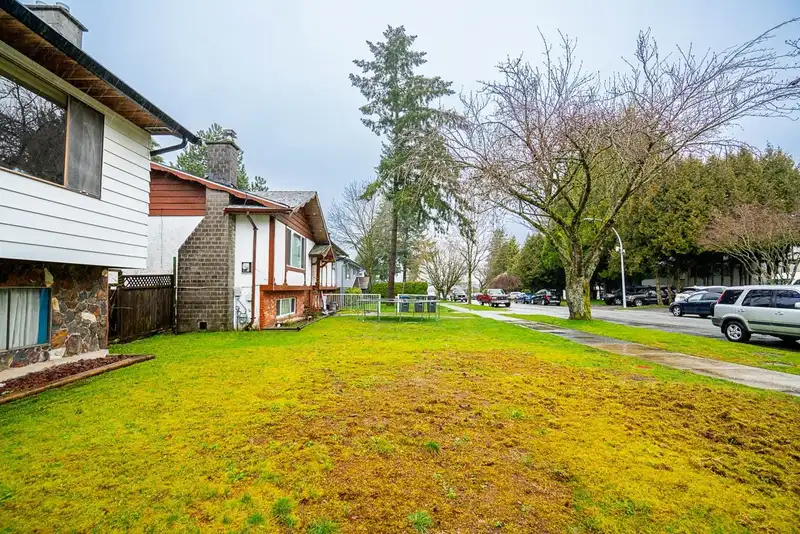 15126 86A AVENUE - photo 3 of 34