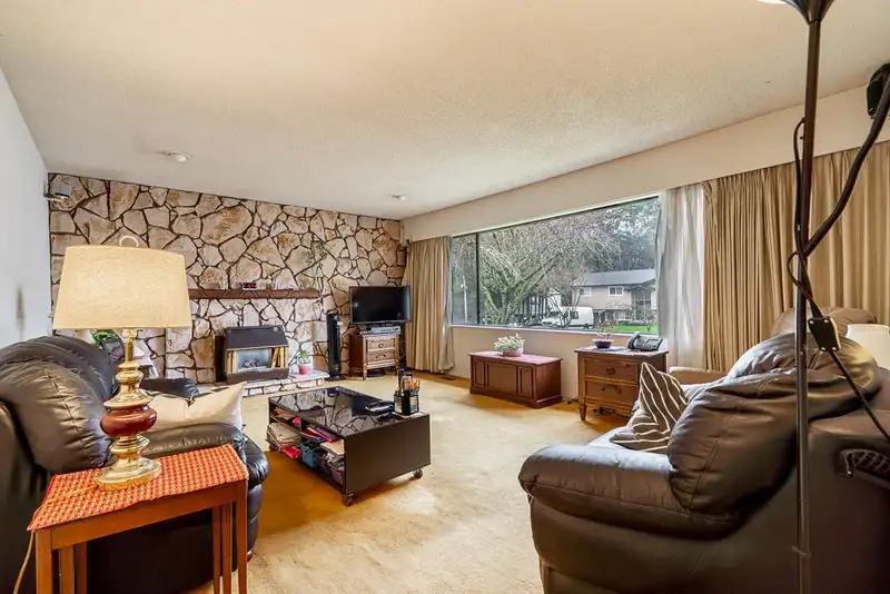 15126 86A AVENUE - photo 4 of 34